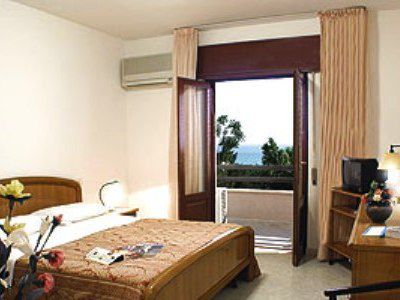 Alceste Hotel